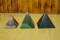 Пирамиды-родонит, нефрит, шунгит Кондопожский 2004г..JPG
